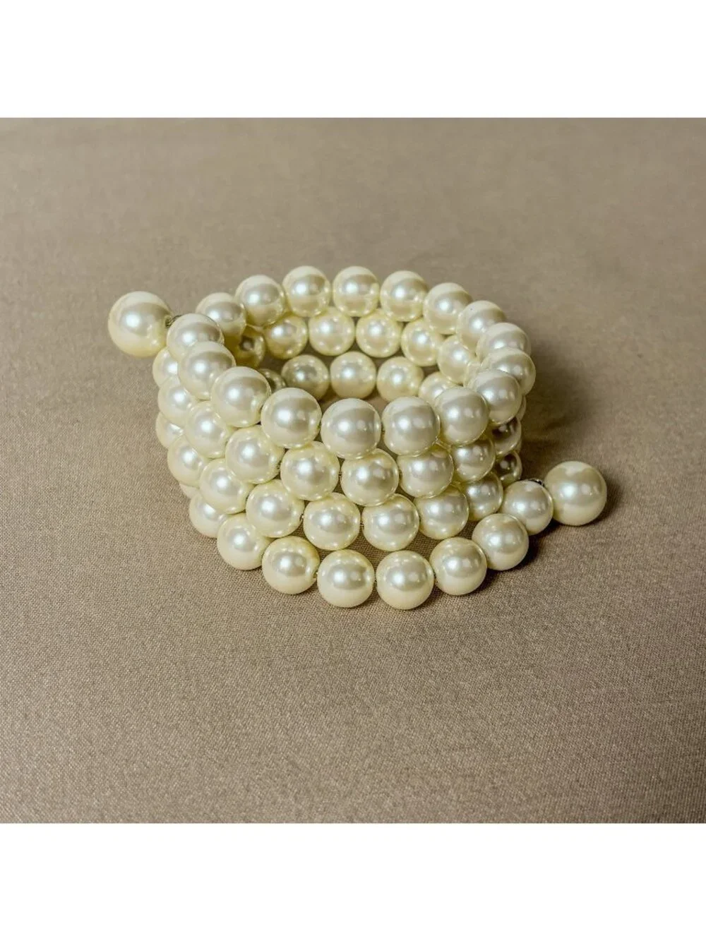 Vintage 1993 Avon Pearlesque Wrap Bracelet Faux Pearl Gold Tone Jewelry B13